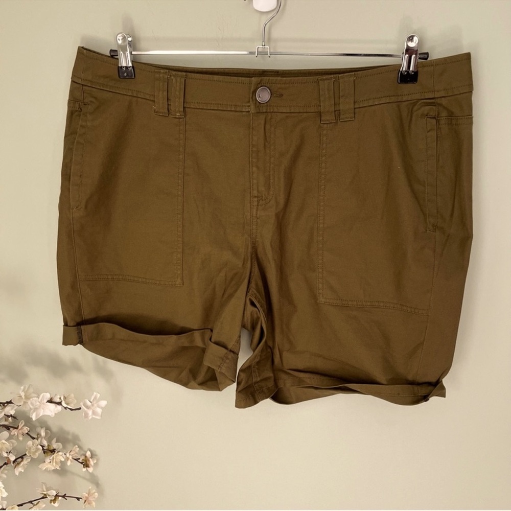 Lane Bryant Square Pocket Utility Short Size 18